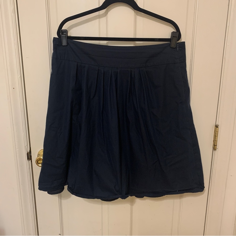 Ann Taylor navy pleated skirt